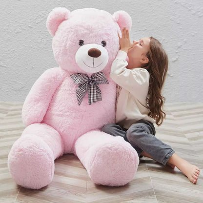 Ours en peluche rose fillette lui chuchote