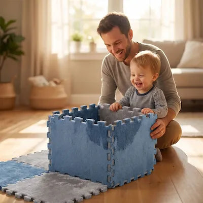 Papa et enfant partagent un moment complice sur tapis modulable