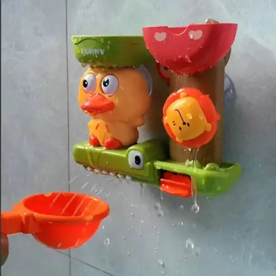 Enfant découvrant un jeu mural aquatique divertissant et éducatif