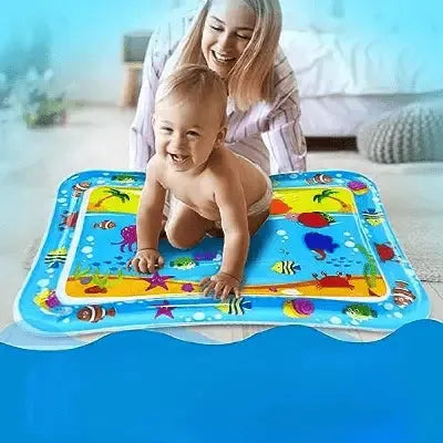 Aire de jeu bébé, Accessoire d'éveil au sol en cours d'utilisation