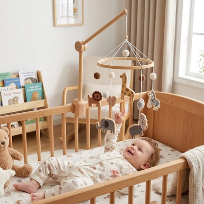 bebe éveillé touchant mobile bebe animaux