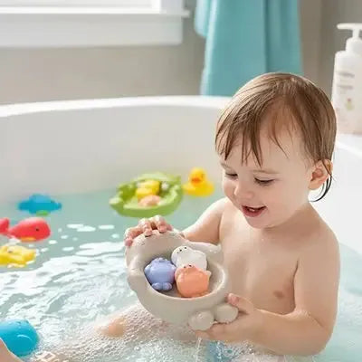 Enfant s'amusant avec jouets aquatiques colorés dans baignoire