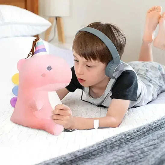 Détails des finitions de la peluche d'éveil dinosaure