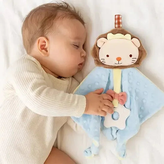 Bébé endormi tenant compagnon doux à crinière unique