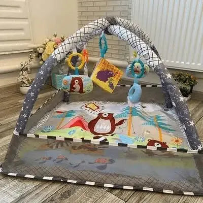 Environnement sensoriel pour enfants avec accessoires suspendus interactifs