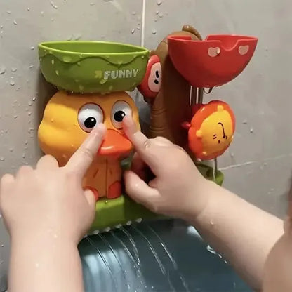 Enfant interagissant avec un jeu aquatique mural éducatif