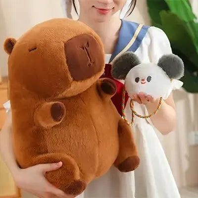 Grande peluche capybara démontrant son confort d'utilisation