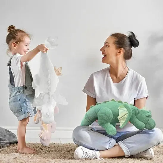 Grande peluche dragon démontrant son confort d'utilisation