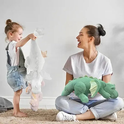 Grande peluche dragon démontrant son confort d'utilisation