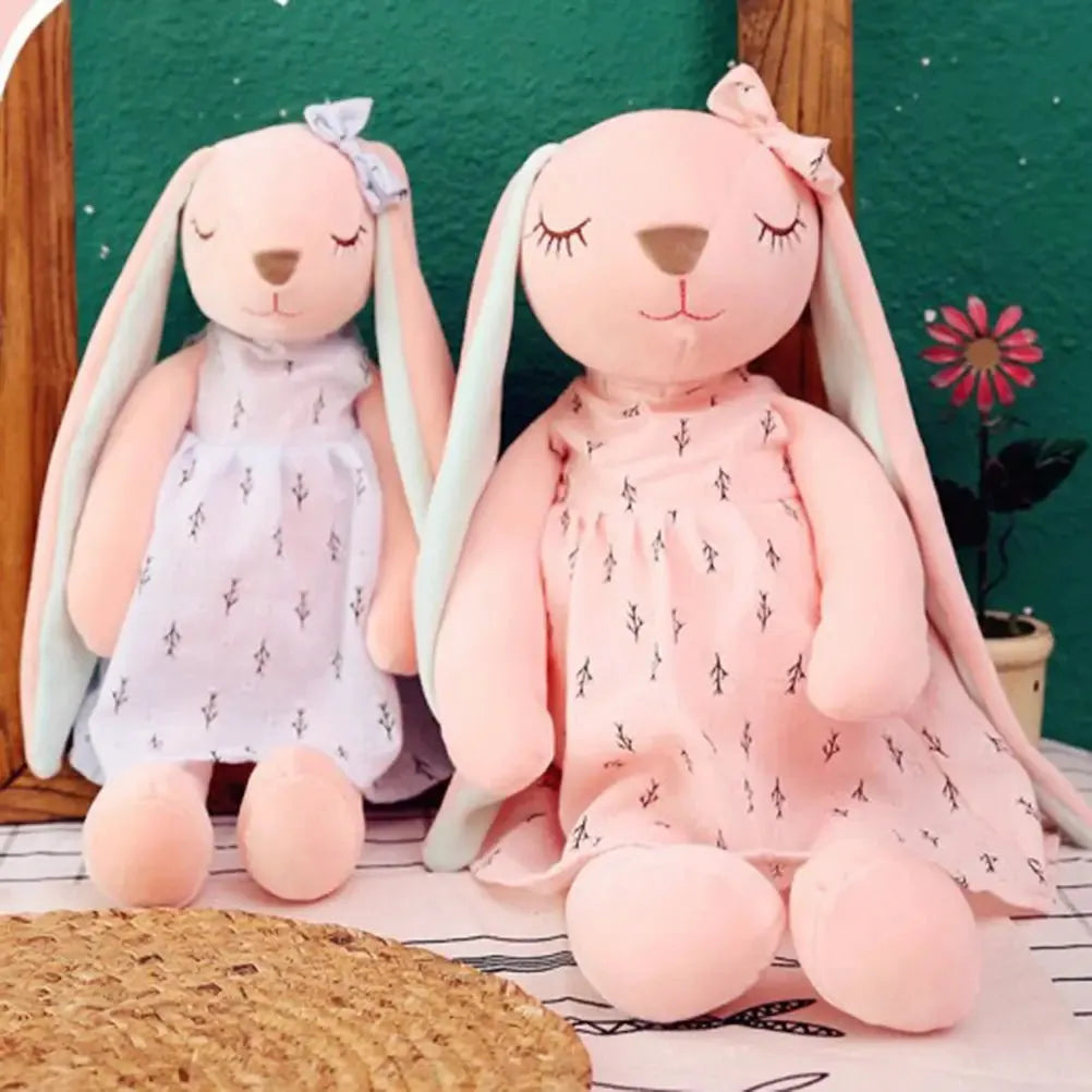 Grande peluche lapin démontrant son confort d'utilisation