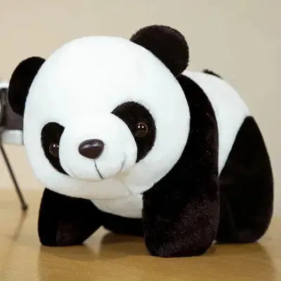 Animal en peluche asiatique, posé sur table en bois