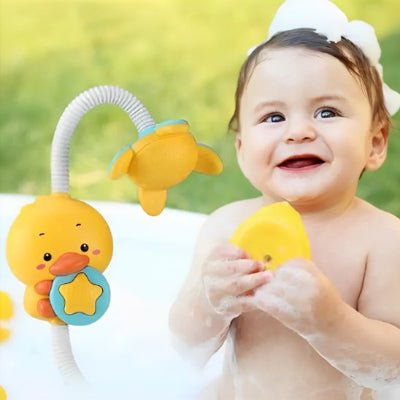 Jouet baignoire pour bebe enfant souriant et son canard
