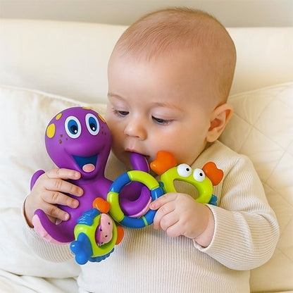 jouet de bain bébé pieuvre aquafun dans mains