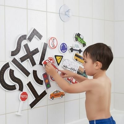 jouet pour bain bebe debout au mur