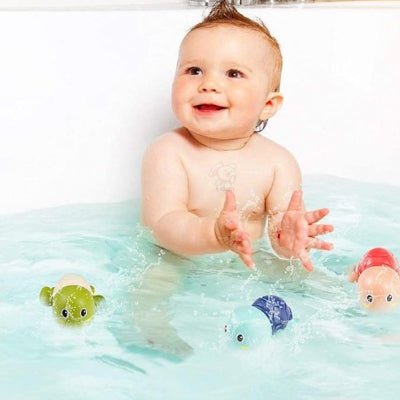 Jouets de bain bebe dans la baignoire 