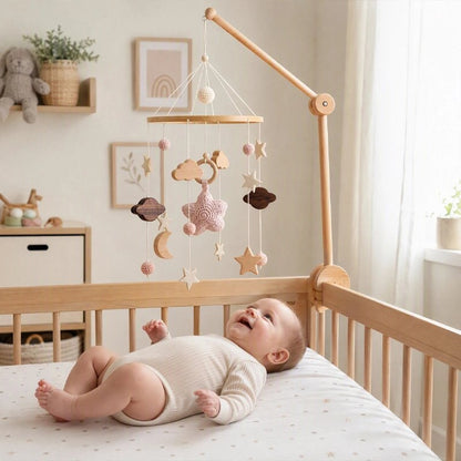 mobile bebe en bois peluche rose chambre