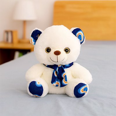 Ours en peluche bleu sur un lit
