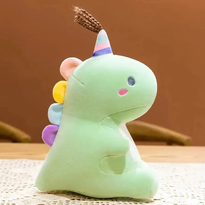 Peluche dinosaure réaliste en situation de jeu