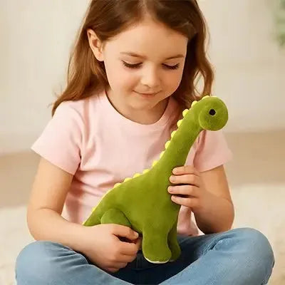 Peluche dinosaure réaliste en situation de jeu