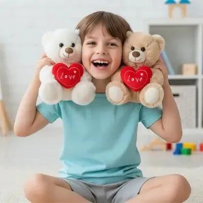 Peluche d'éveil ours en situation de jeu