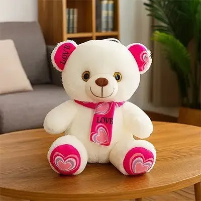 Peluche ours réaliste en situation de jeu