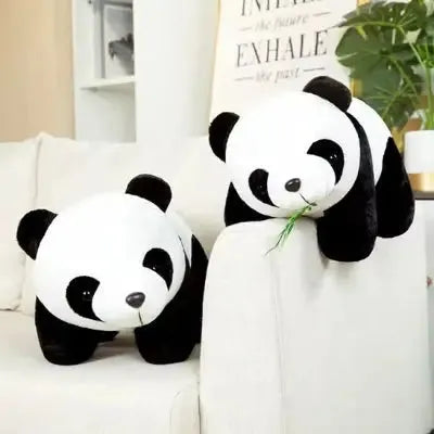 peluche panda sur canapé, décoration douce et câline