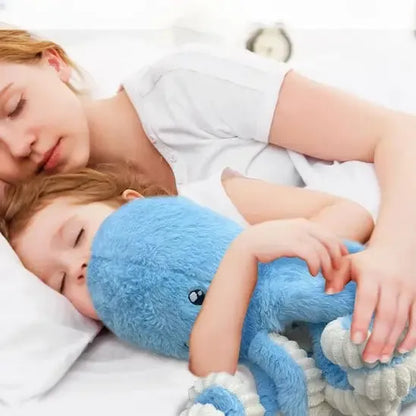 Peluche pieuvre réaliste en situation de jeu