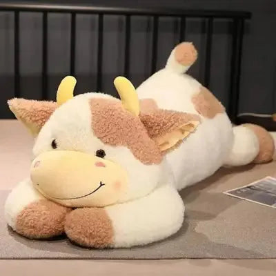 Grande peluche bovine, idéale pour moments de tendresse.