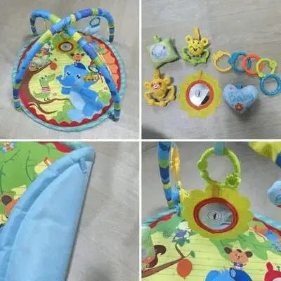 Aire de jeu interactive pour bébés avec éléphant et accessoires.