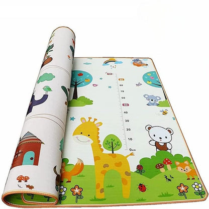 tapis en mousse bébé girafes enroulé