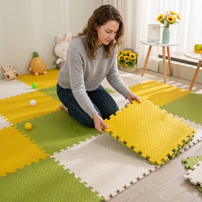 Surface modulaire colorée pour espace de jeu intérieur enfants