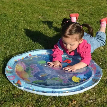 Tapis d'éveil confortable, Accessoire d'éveil au sol en cours d'utilisation