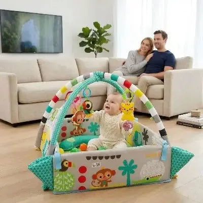 Enfant découvre un espace interactif avec jouets suspendus colorés