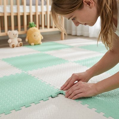 Assemblage de dalles en mousse pour sol de jeu doux