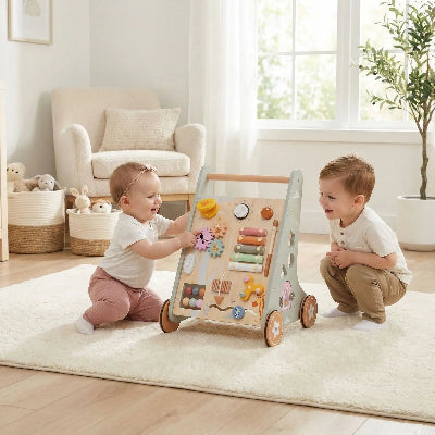 Trotteur en bois bébé et son grand frère